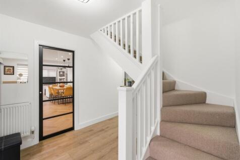 65 Chester Close-3.jpg