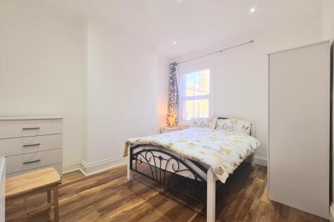 ** Zero Deposit Guarantee Available **
**ALL BILLS INCLUDED** STUNNING DOUBLE BEDROOM TO RENT IN HOUSE SHARE, CATFORD, SE6