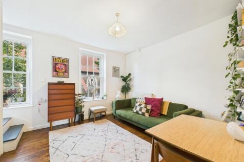 CAM03750G0-PR0073-STILL002