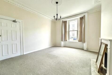 Bright, spacious bedroom with bay window and hi...