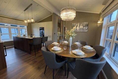 Kitchen/Dining Area