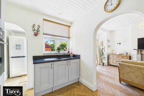 CAM02176G0-PR0579...