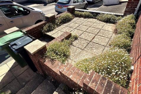 FRONT GARDEN.jpg