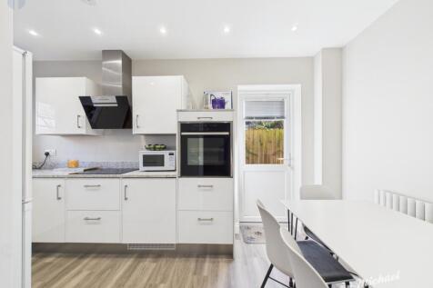 CAM03218G0-PR0556-STILL009