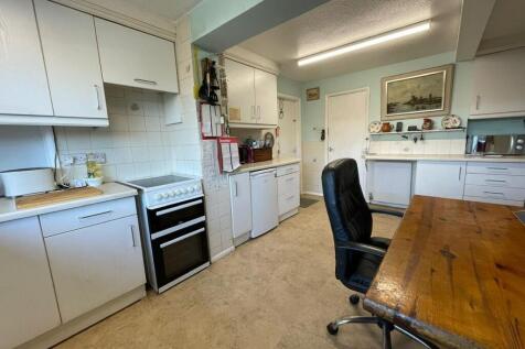 Kitchen 2.jpg