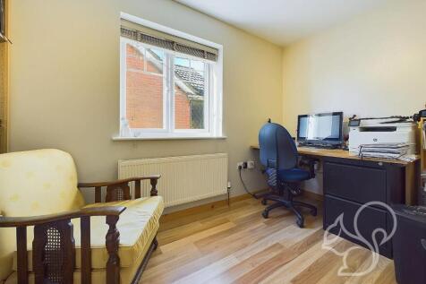 Fifth Bedroom / Office