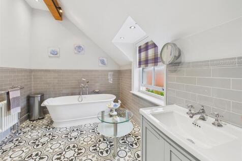 En-Suite Bath/Shower Room