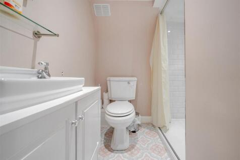 THIRD FLOOR SHOWER ROOM