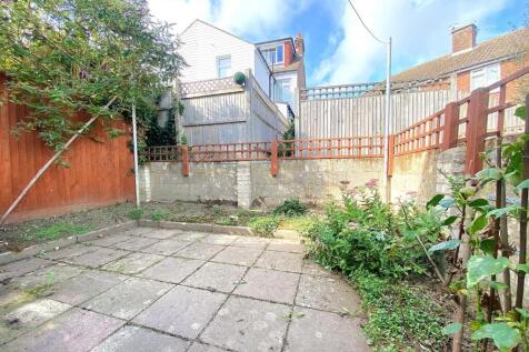 2 Claremont Rd - Garden.jpg