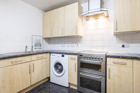 A charming 2nd-floor two-bedroom flat located on Britania Street, right near King's Cross St Pancras. This delightful residence offers a blend of comfort and convenience, making it an ideal home for c