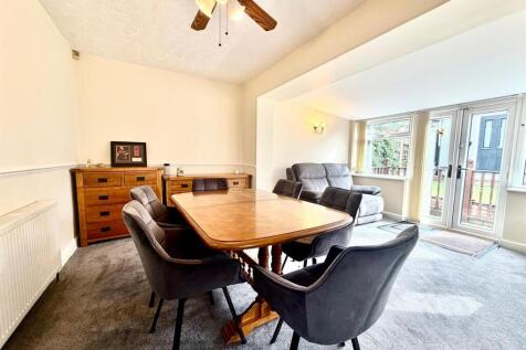 Extended Dining Room / Sun Room: