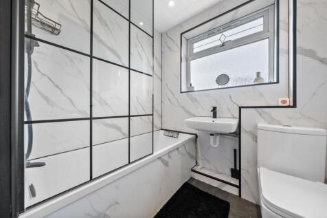 3 bed, 1 bath Detached in Glasgow - Photo 20