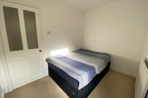 BEDROOM 1.jpg
