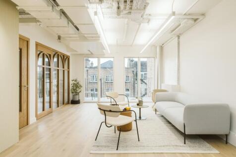 241220 18 Clerkenwell Close14.JPG