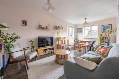 Riverside Close, E5
