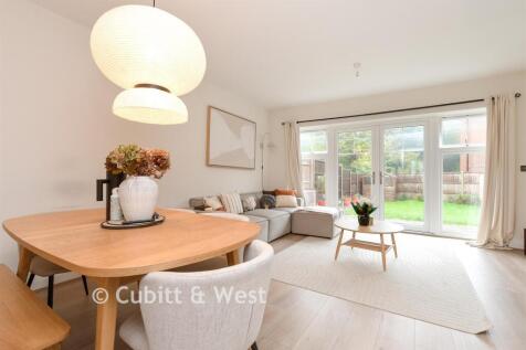 Lounge/Dining Room.