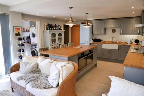 Kitchen / Dining