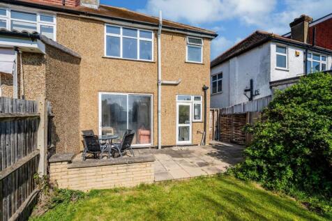 3 bed, 1 bath End of Terrace in manchester - Photo 5