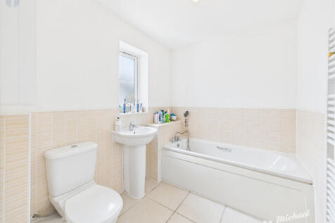 CAM03852G0-PR0296-STILL022