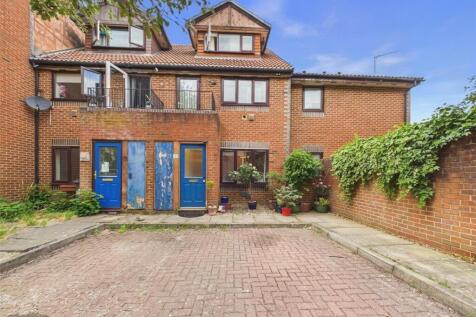 Situated within a peaceful and contemporary residential development, this attractive one-bedroom ground-floor maisonette is light and airy. The property comprises a bright and inviting open-plan livin