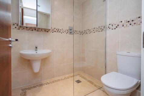 Ensuite to bedroom 2