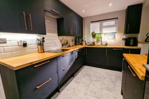 Kitchen a.jpg