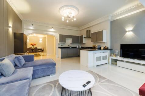 Southwick Street ...