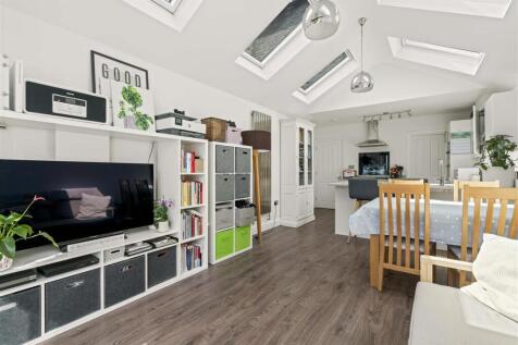 77 Castle Road TW7-34.jpg