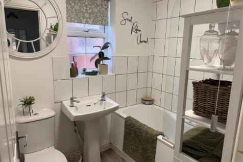 Bathroom 26.jpg