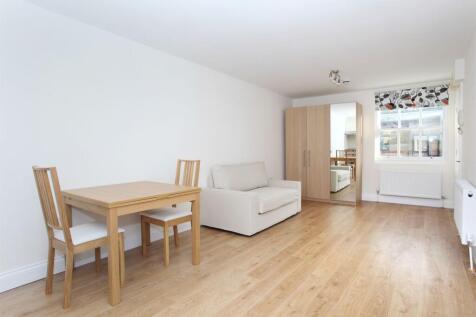 A well-presented and spacious studio flat.The property comprises a spacious studio apartment, a modern bathroom, and a well-equipped fitted kitchen.Cambridge Grove is located in proximity to Hammersmi