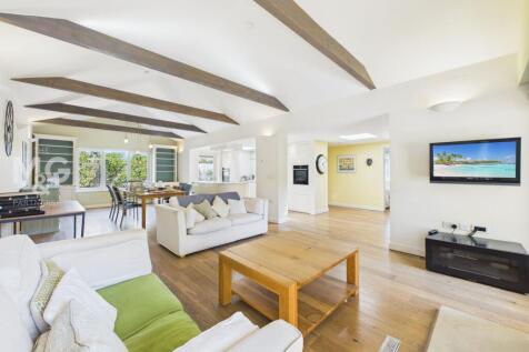 Open-Plan Kitchen/Living/Diner
