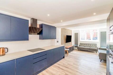 7 Bedroom Terraced in PO4 0LB