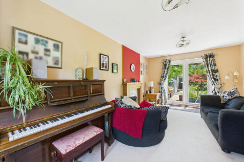 CAM05454G0-PR0012-STILL019