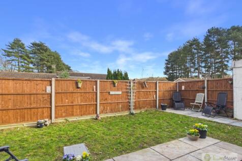 EweMove Mildenhall Lee Devenish Lime Close Garden