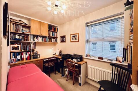 Study/4 bedroom