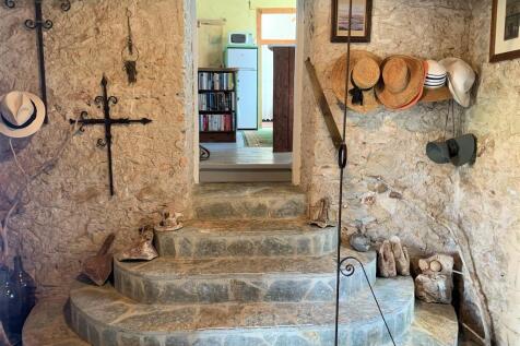 Stairs to livingroom