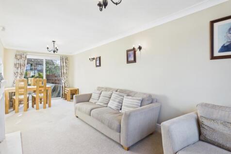 CAM03162G0-PR0369-STILL019