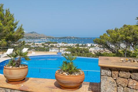 Exclusive Duplex Apartment with Panoramic Views over the Bay of Puerto Pollensa