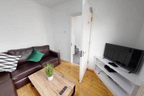 4 Bedroom House in L15 4JN