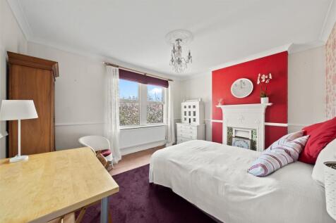 4 bed, 1 bath Not Specified in manchester - Photo 4