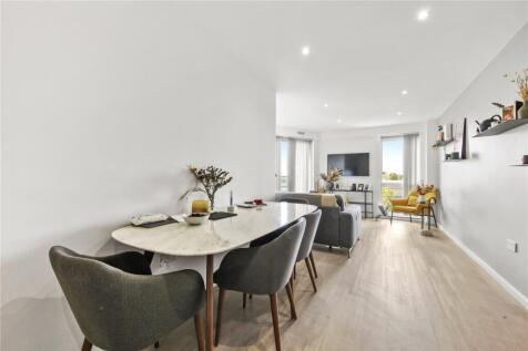 property in Ipsus Building,
4 Balham Hill, SW12