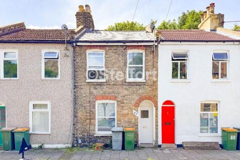 This newly refurbished terraced house is set within short walking distance of Plaistow and West Ham stations and local amenities.