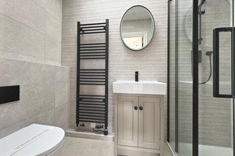 Principal Bedroom En-suite