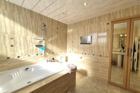 Crossland Road North, 12 - En-Suite Shower Room 3.