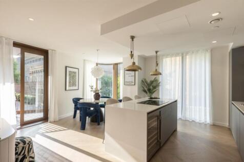 vb5504938_Triptych_1_07_010_3200x2134-2560x1440.jp