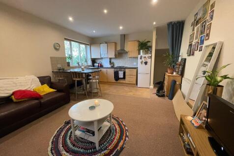 Unfurnished one bedroom flat located just off Church Road, Available from 7th of September 2026.