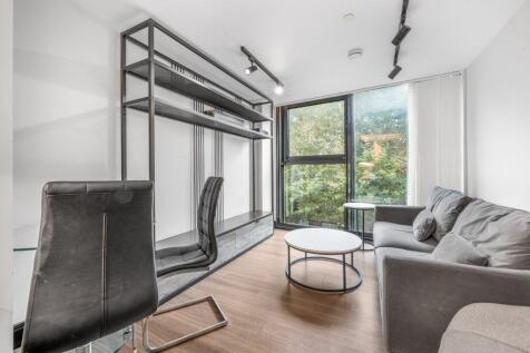 Stylish furnished one-bedroom flat on vibrant Tower Bridge Road, offering a bright open-plan kitchen/reception room, modern shower room and contemporary finish throughout, ideally placed for London Br