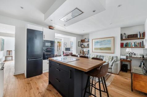 Kitchen / Reception