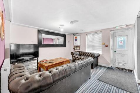 33 bed, 15 bath Detached in Manchester - Photo 6