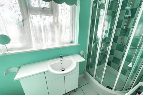 35 admirals shower room.jpg